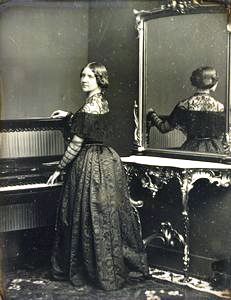 Jenny Lind in 1848: daguerreotype by William Edward Killburn, London. The Royal Collection © 2009 Her Majesty Queen Elizabeth II.